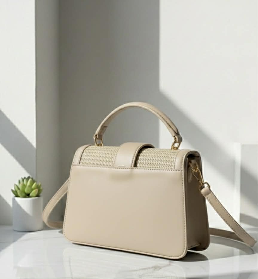 Sac à main avec façade tressée